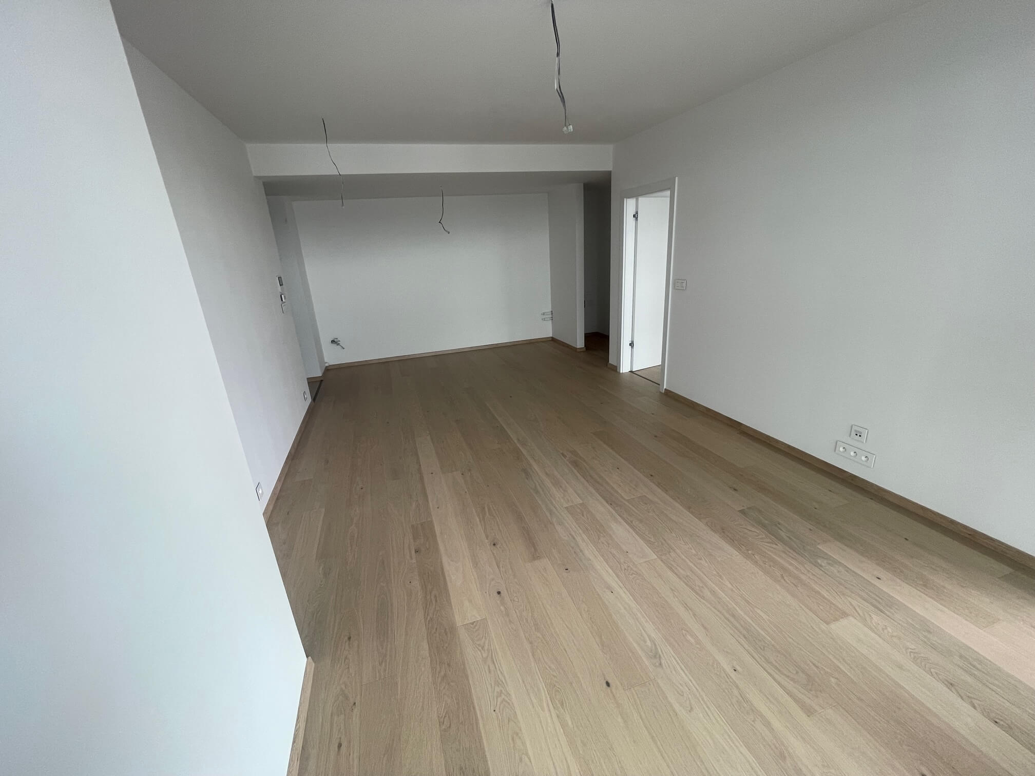 Predané: 2 Izbový byt,  Eurovea Tower, 56,4m2 úžitková, loggia 10,2m2, 33 poschodie, kobka 3,10 m2, Garážové miesto-6