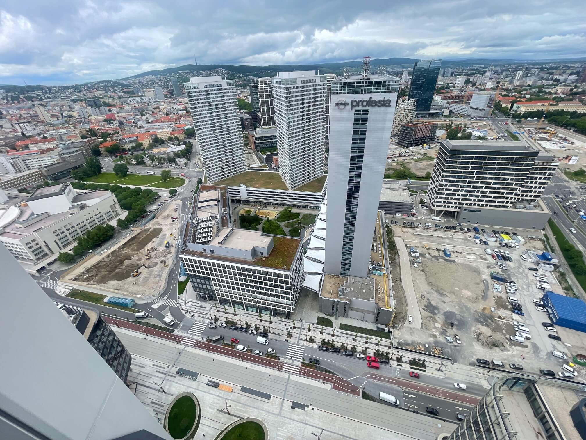 Predané: 2 Izbový byt,  Eurovea Tower, 56,4m2 úžitková, loggia 10,2m2, 33 poschodie, kobka 3,10 m2, Garážové miesto-1