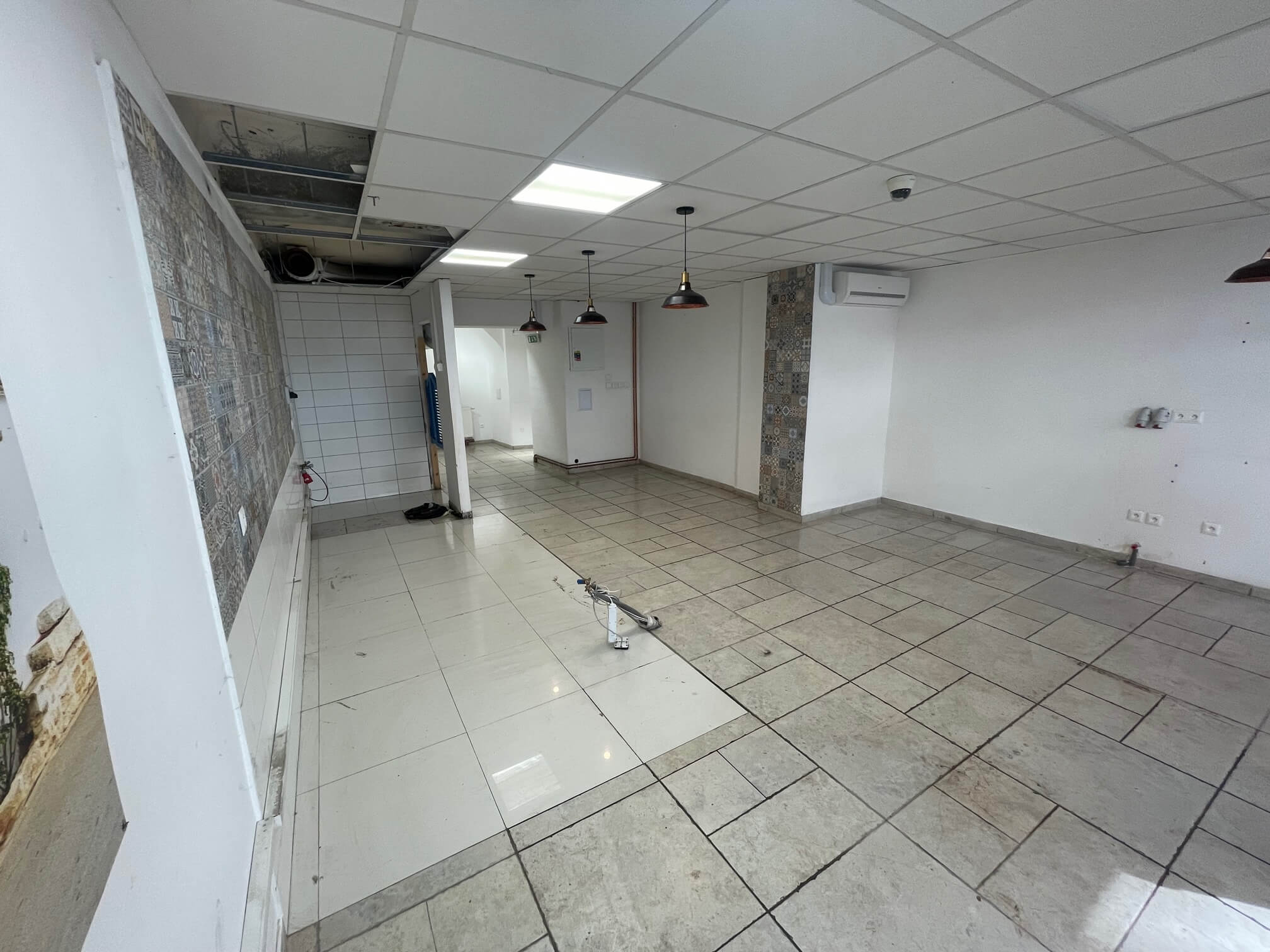 Prenajaté: Obchodný priestor na prenájom, 100m2, terasa 40m2, Centrum Obchodná-3