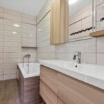 Veľký 9 izbový RD, 3 samostatné vstupy, úžitková 403m2, pozemok 666m2, Podunajské Biskupice-33