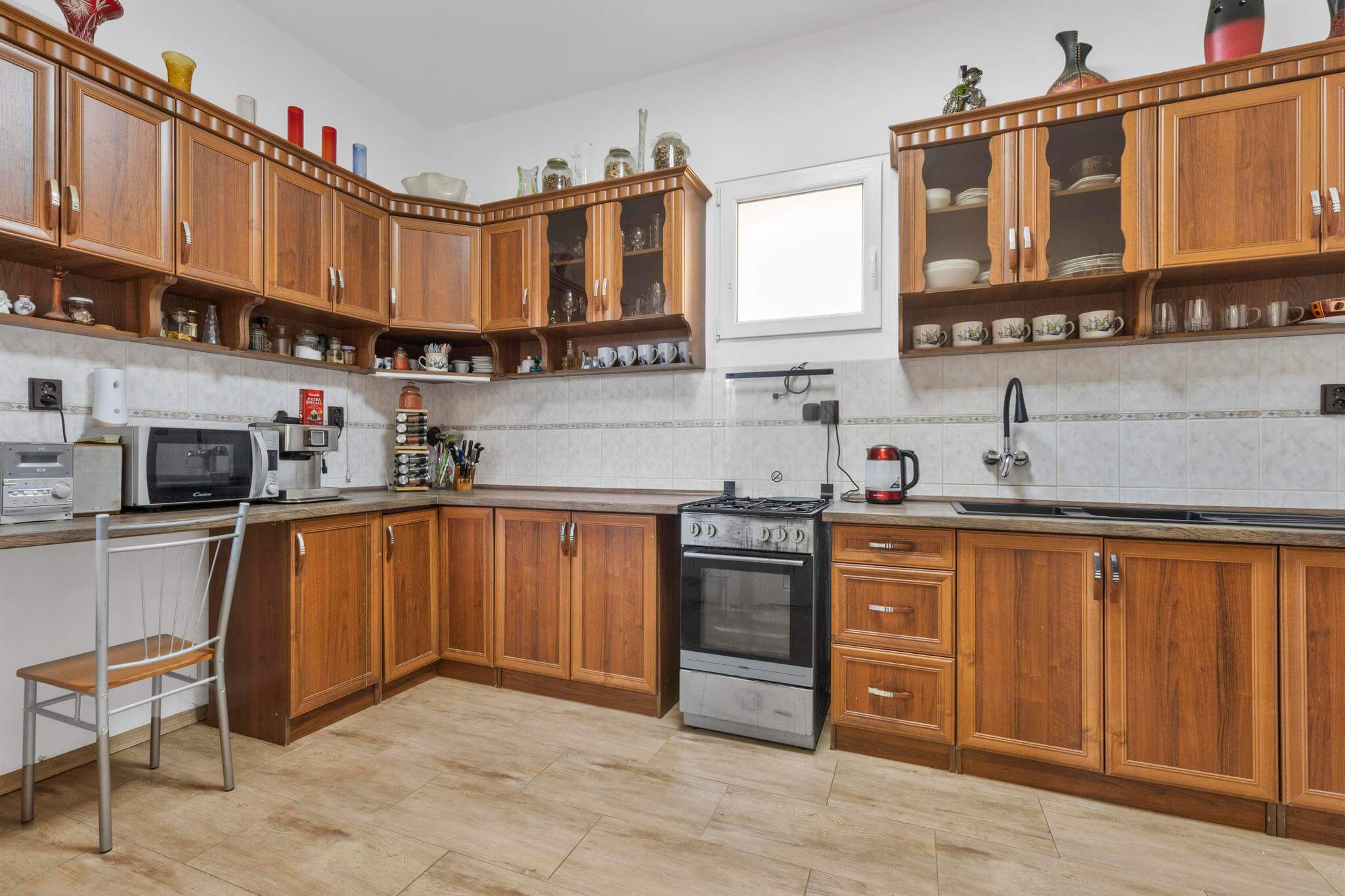 Veľký 9 izbový RD, 3 samostatné vstupy, úžitková 403m2, pozemok 666m2, Podunajské Biskupice-29