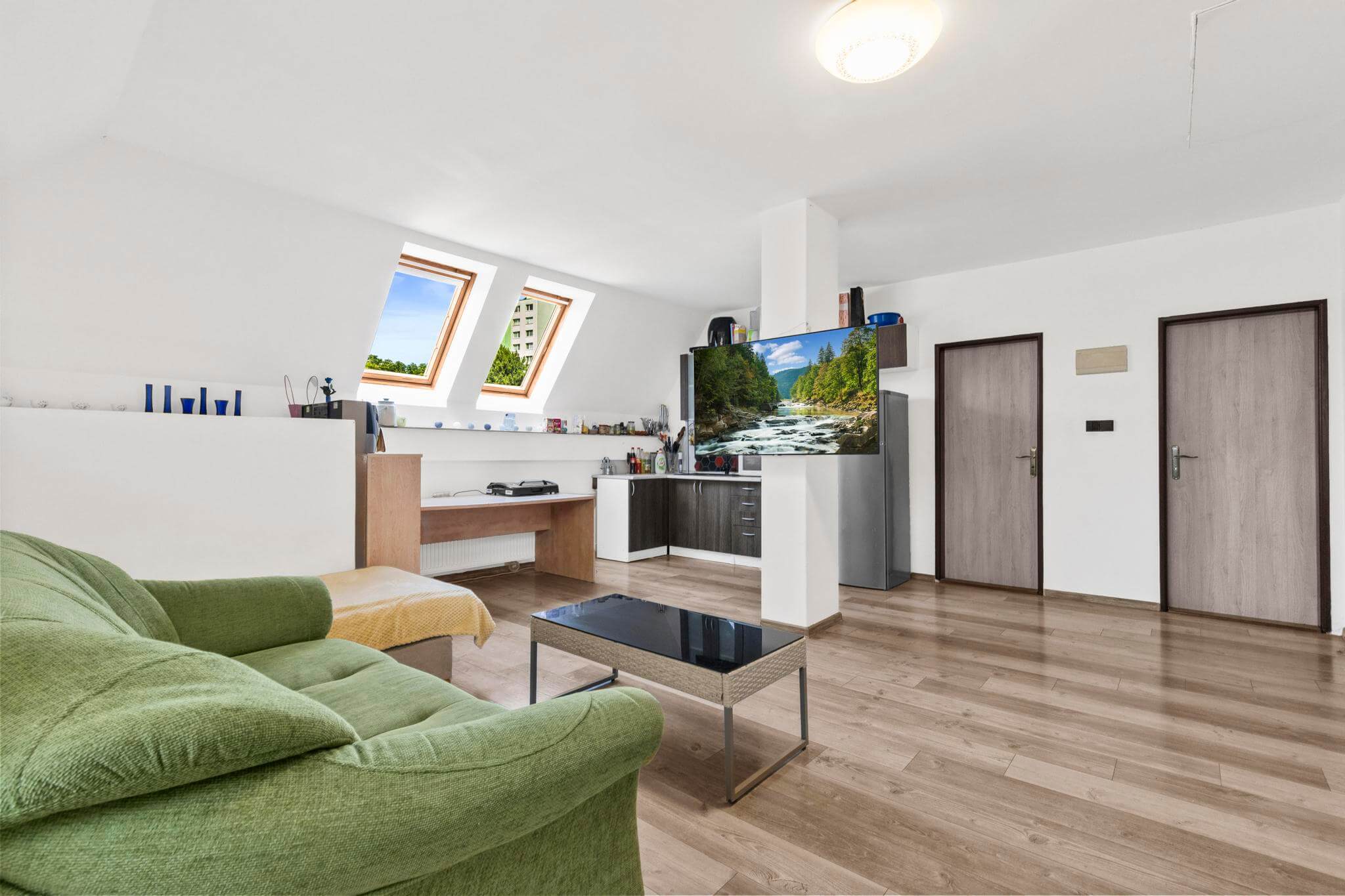 Veľký 9 izbový RD, 3 samostatné vstupy, úžitková 403m2, pozemok 666m2, Podunajské Biskupice-21