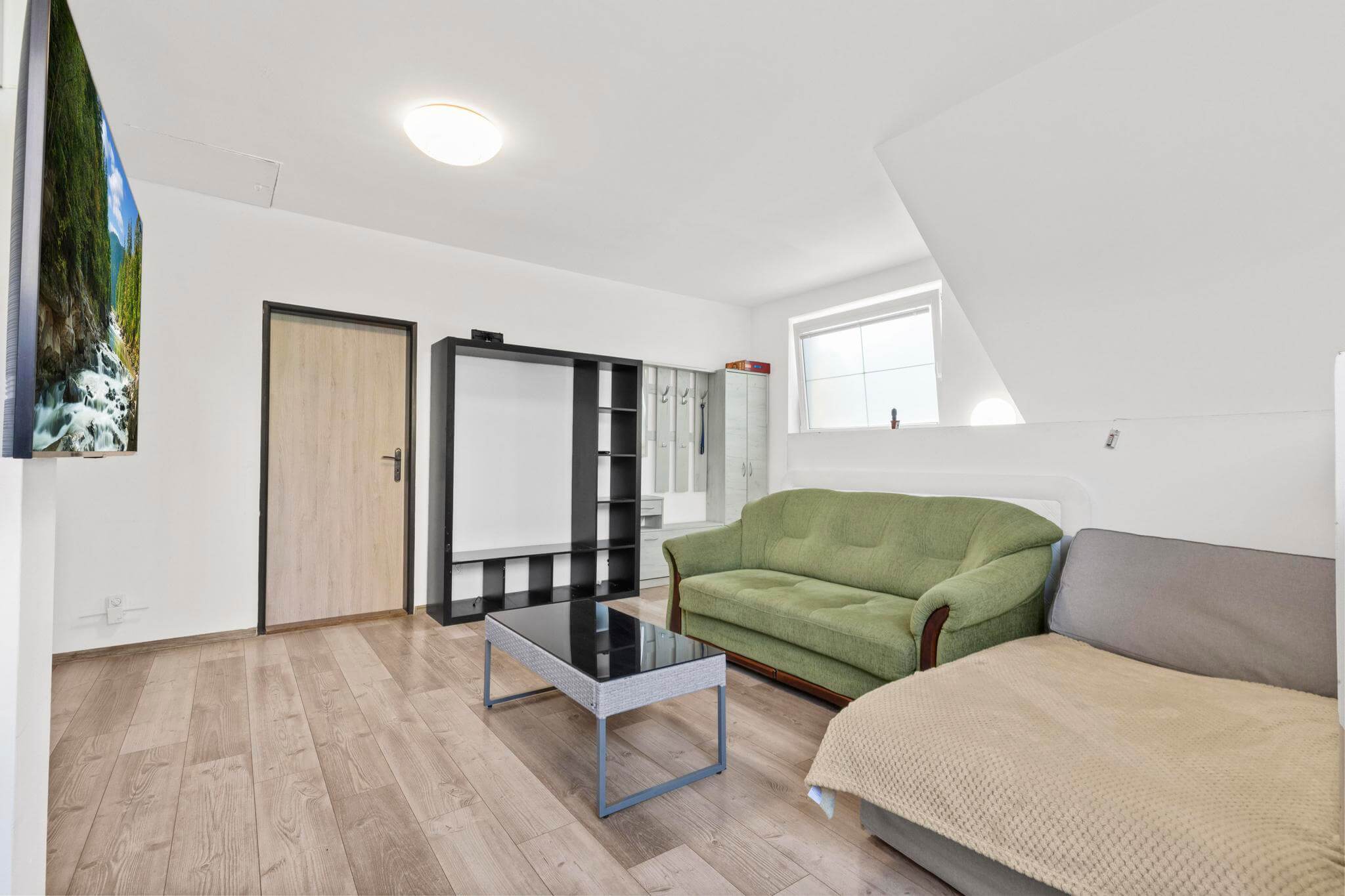 Veľký 9 izbový RD, 3 samostatné vstupy, úžitková 403m2, pozemok 666m2, Podunajské Biskupice-19