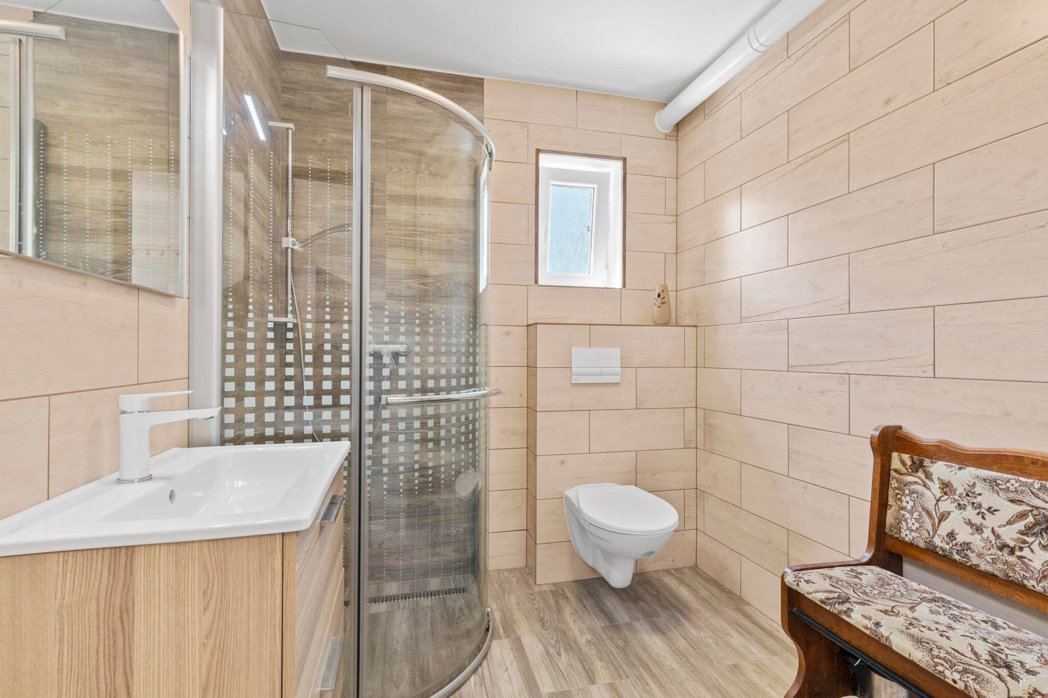 Veľký 9 izbový RD, 3 samostatné vstupy, úžitková 403m2, pozemok 666m2, Podunajské Biskupice-14