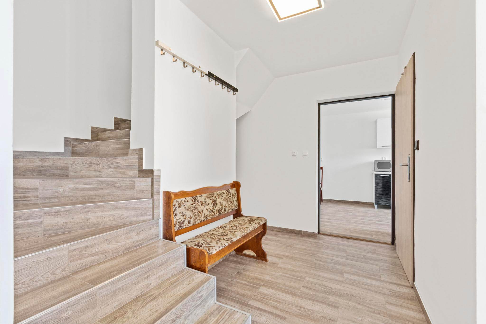 Veľký 9 izbový RD, 3 samostatné vstupy, úžitková 403m2, pozemok 666m2, Podunajské Biskupice-13