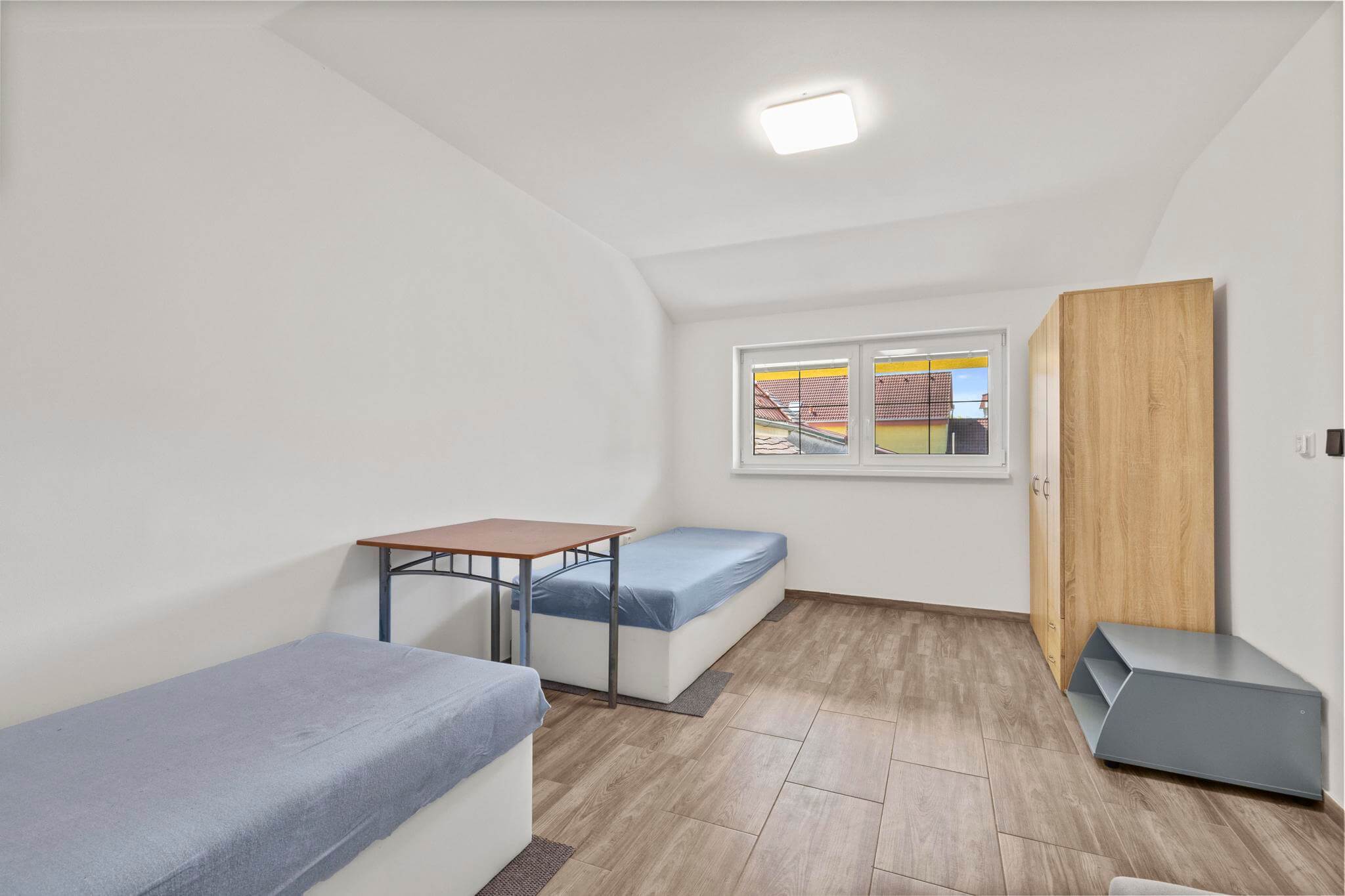 Veľký 9 izbový RD, 3 samostatné vstupy, úžitková 403m2, pozemok 666m2, Podunajské Biskupice-12