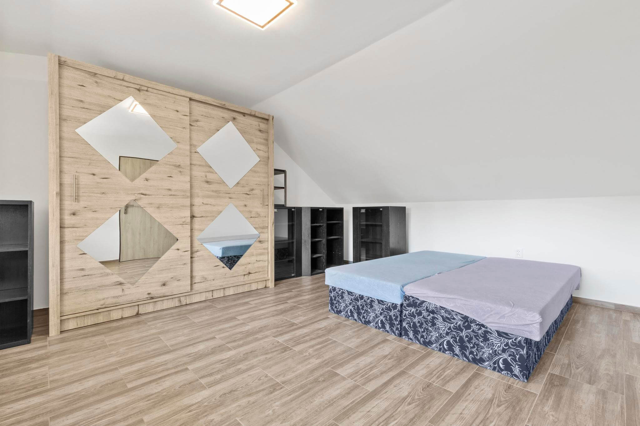 Veľký 9 izbový RD, 3 samostatné vstupy, úžitková 403m2, pozemok 666m2, Podunajské Biskupice-7
