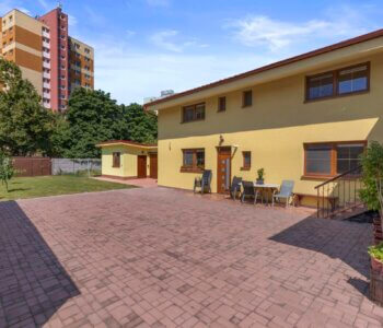 Veľký 9 izbový RD, 3 samostatné vstupy, úžitková 403m2, pozemok 666m2, Podunajské Biskupice-1