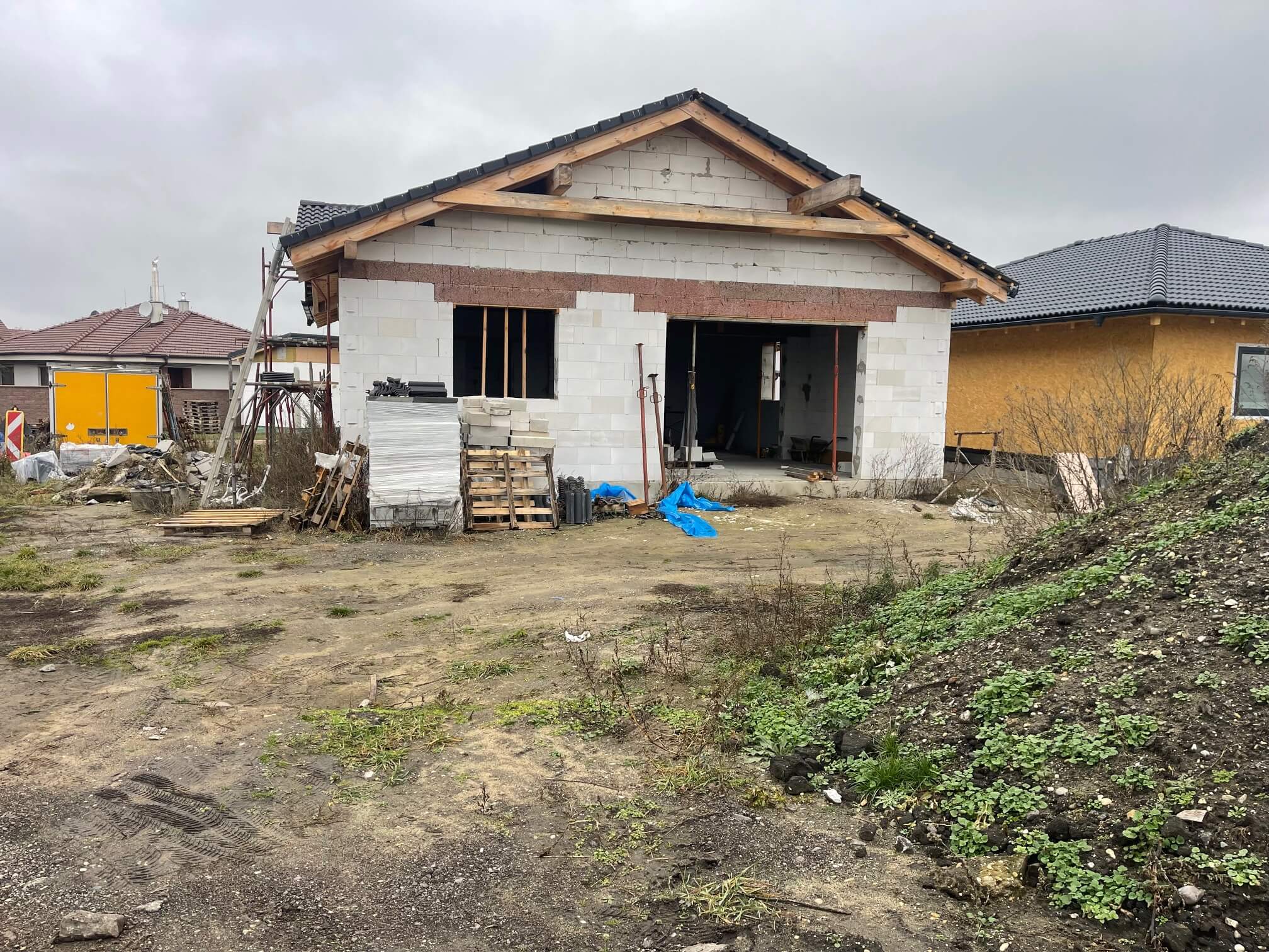 Predané: Predaj rozostavaného RD, dokončený 04/26, úžitková 105m2, pozemok 560m2, Gajary-0