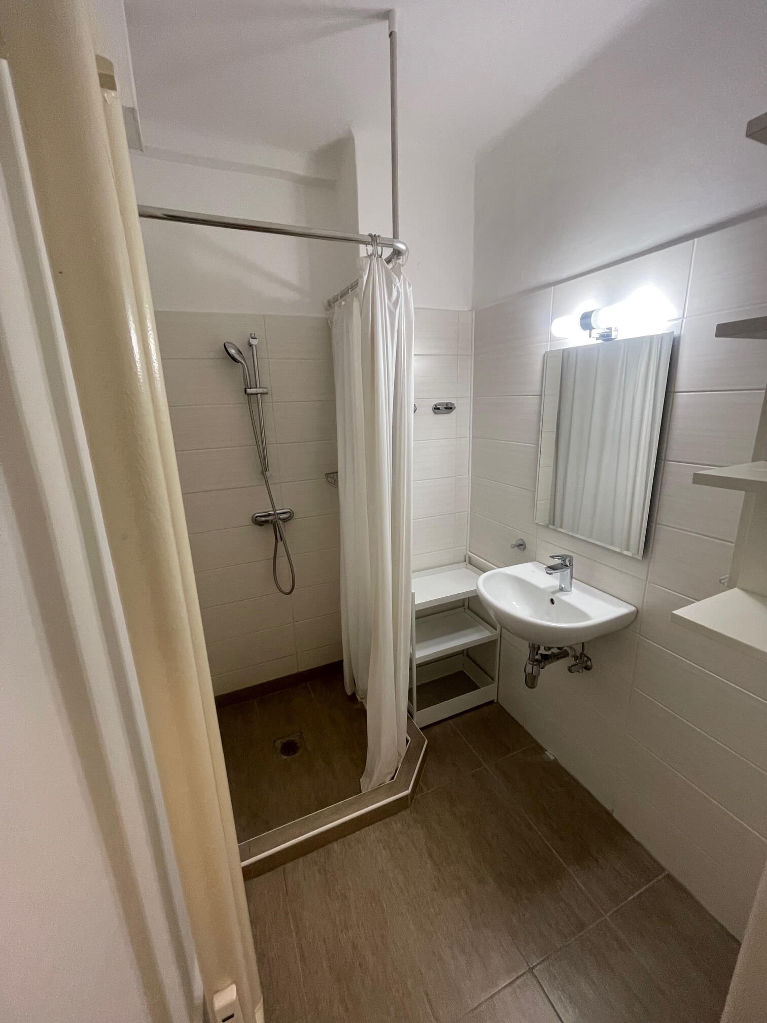 Predané: 3 izbový byt, úžitková plocha 79,52m2, čiastočne prerobený, Šuňavcova, Nové Mesto-9