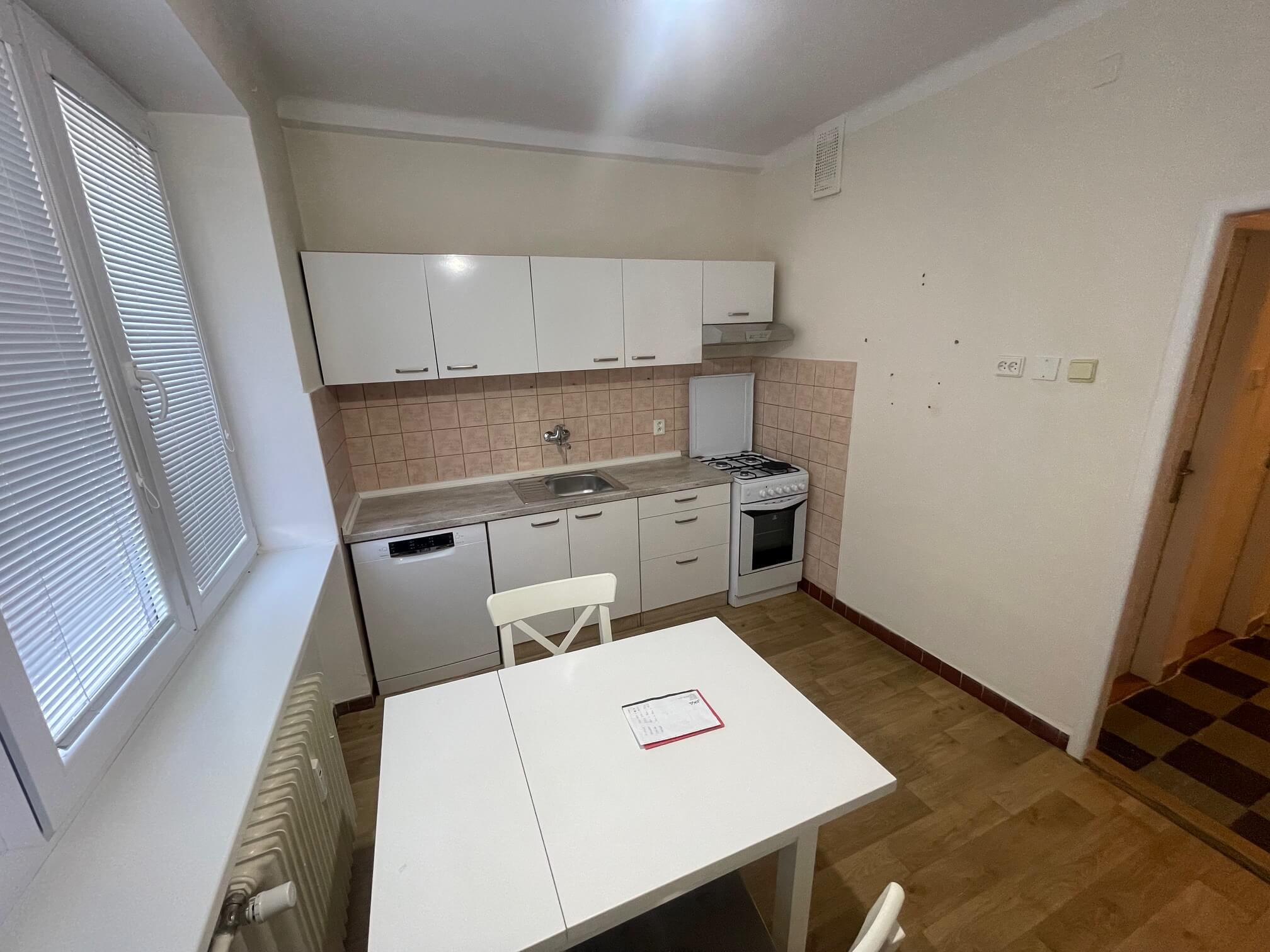 Predané: 3 izbový byt, úžitková plocha 79,52m2, čiastočne prerobený, Šuňavcova, Nové Mesto-11
