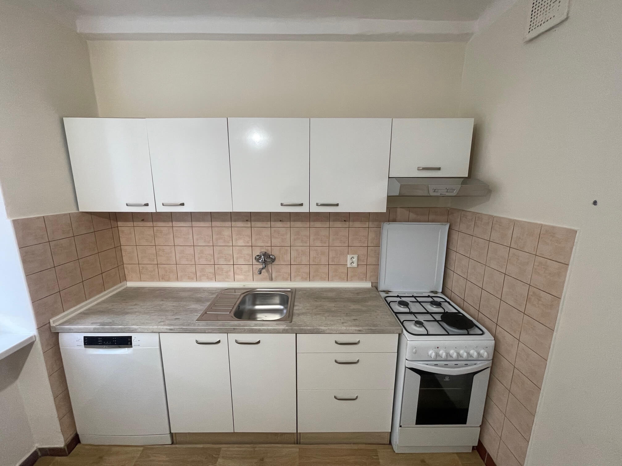 Predané: 3 izbový byt, úžitková plocha 79,52m2, čiastočne prerobený, Šuňavcova, Nové Mesto-10