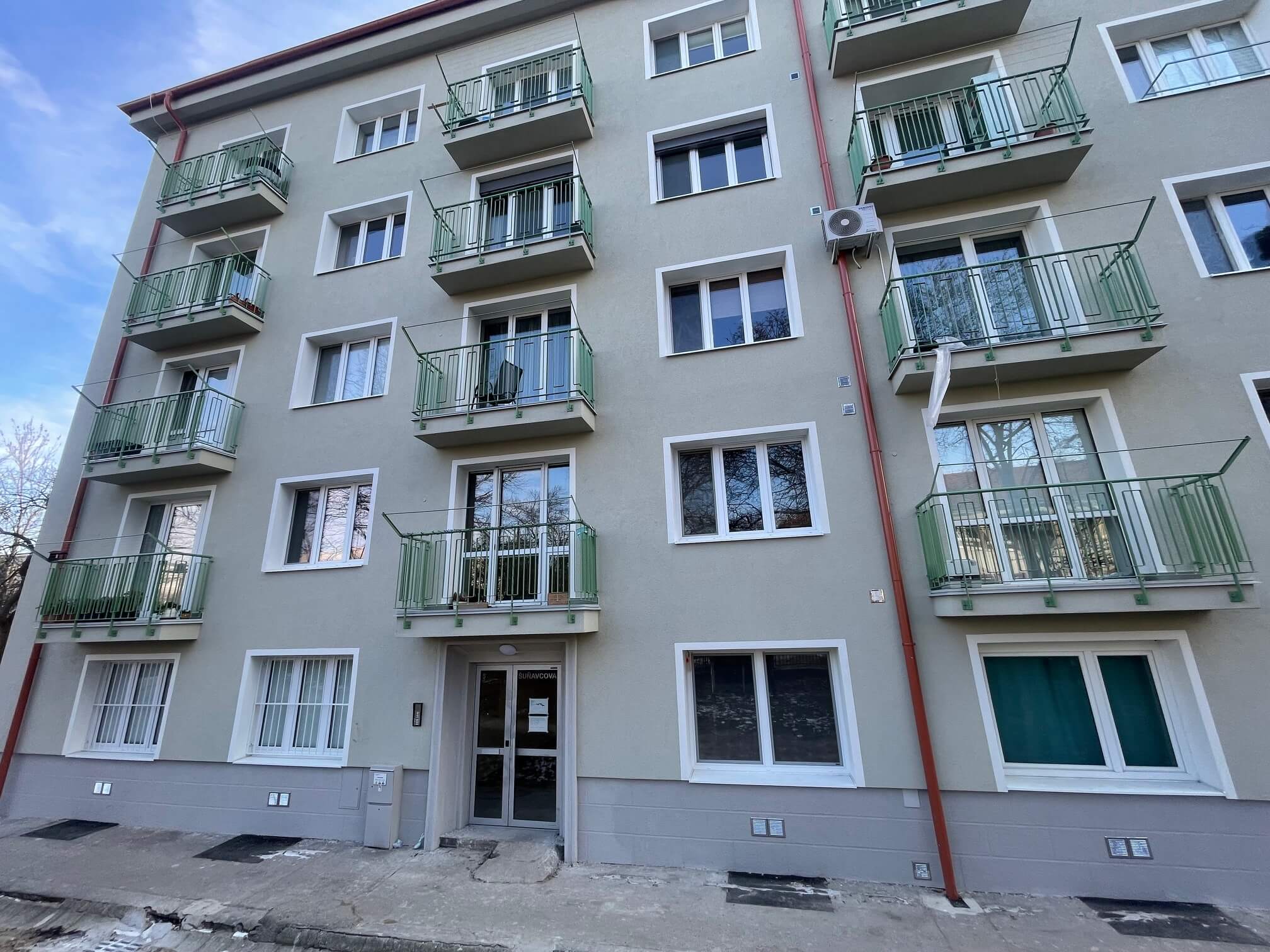 Predané: 3 izbový byt, úžitková plocha 79,52m2, čiastočne prerobený, Šuňavcova, Nové Mesto-1