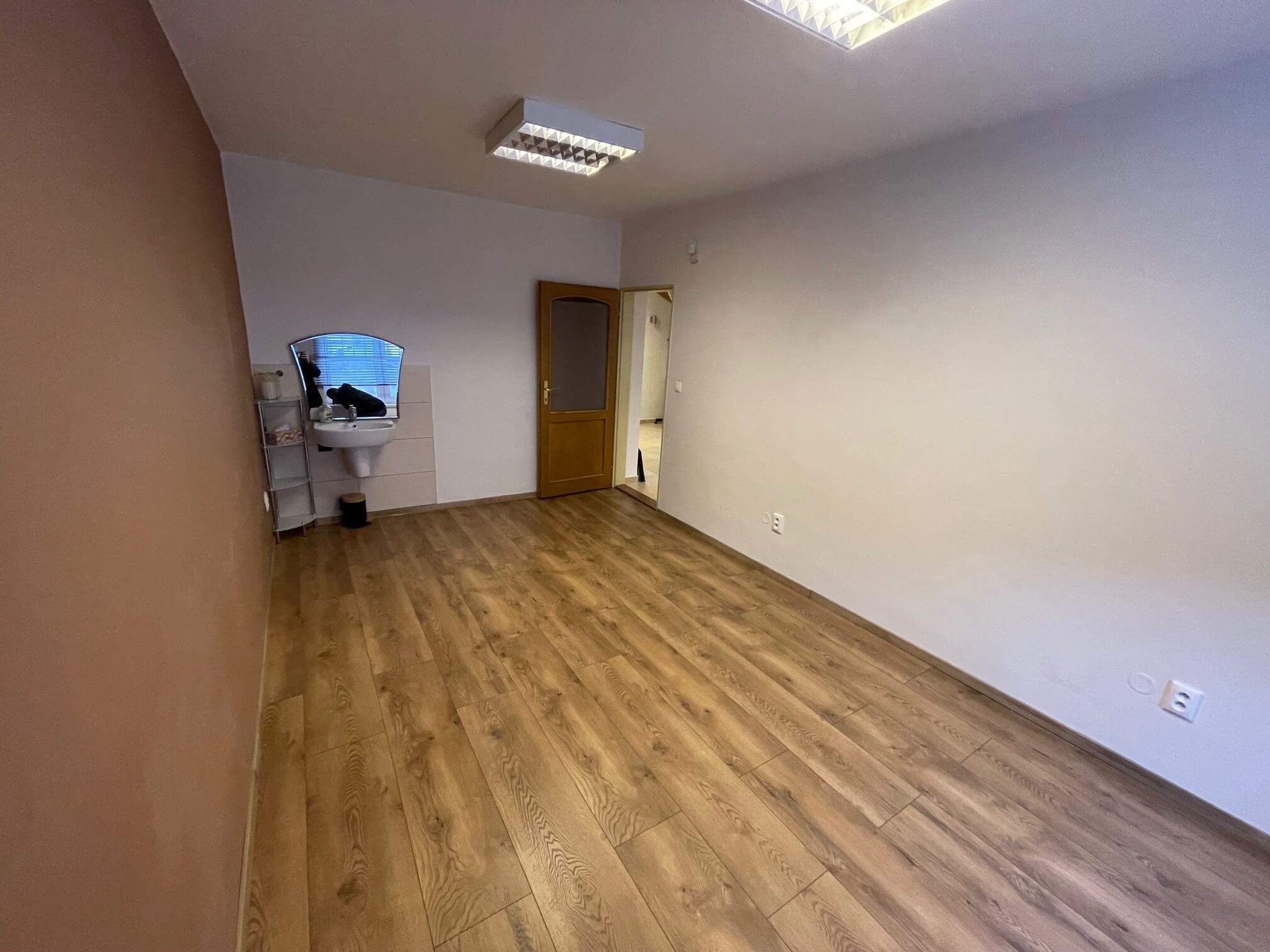 Prenajaté: Prenájom 6 izbový rodinný dom vhodný na bývanie aj na kancelárske účely, lokalita Trnávka, ul. Bencúrova, BA II.-9