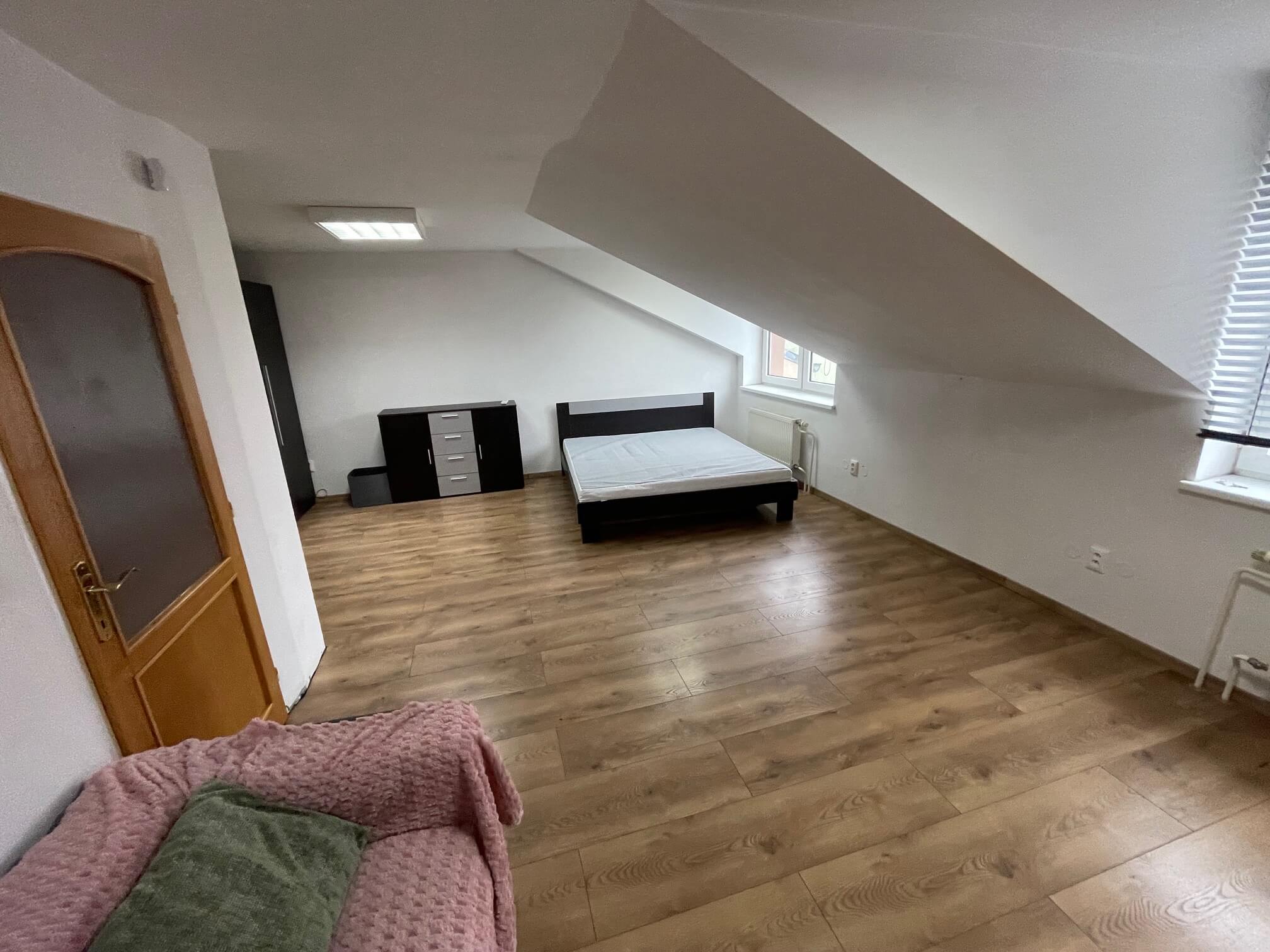 Prenajaté: Prenájom 6 izbový rodinný dom vhodný na bývanie aj na kancelárske účely, lokalita Trnávka, ul. Bencúrova, BA II.-23