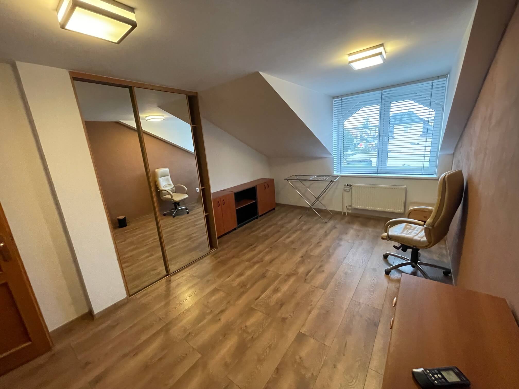 Prenajaté: Prenájom 6 izbový rodinný dom vhodný na bývanie aj na kancelárske účely, lokalita Trnávka, ul. Bencúrova, BA II.-18