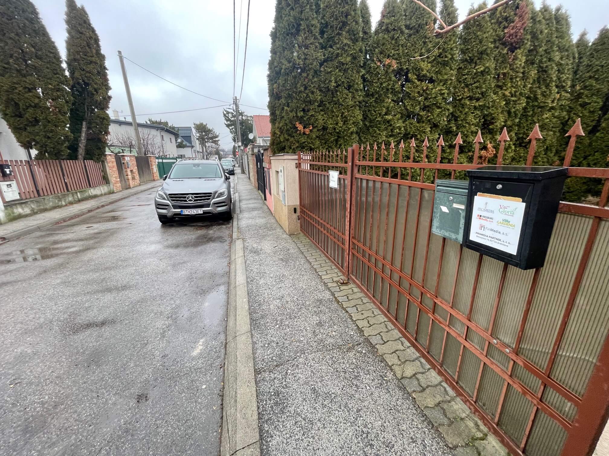 Prenajaté: Prenájom 6 izbový rodinný dom vhodný na bývanie aj na kancelárske účely, lokalita Trnávka, ul. Bencúrova, BA II.-3