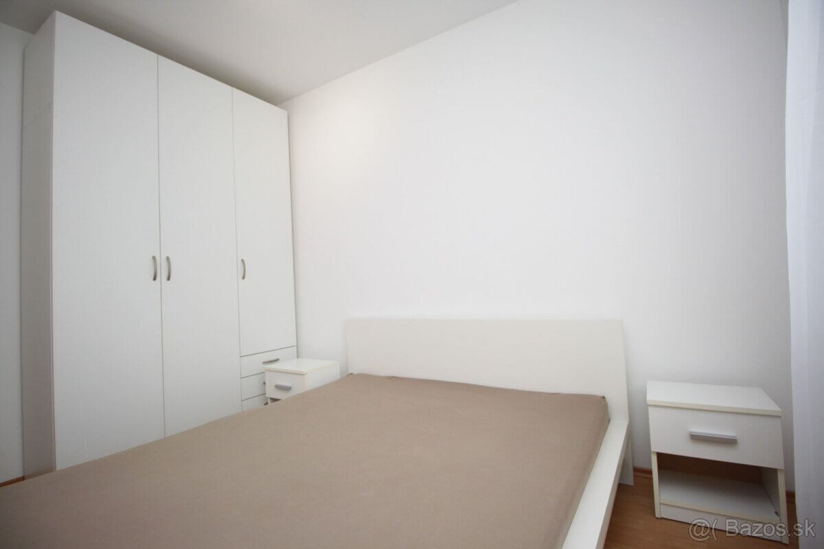 2 izbový byt, úžitková 44,7m2, rok výstavby 2006, zariadený, parkovacie státie, Zádunajská cesta 6, pri Auparku-14