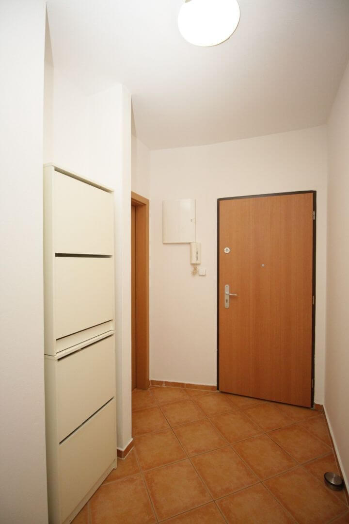 2 izbový byt, úžitková 44,7m2, rok výstavby 2006, zariadený, parkovacie státie, Zádunajská cesta 6, pri Auparku-17