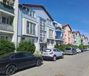 Priestranný 3-izbový byt s veľkou terasou 44m2, úžitková 70,10 m2, Bratislavy – Vajnory-0