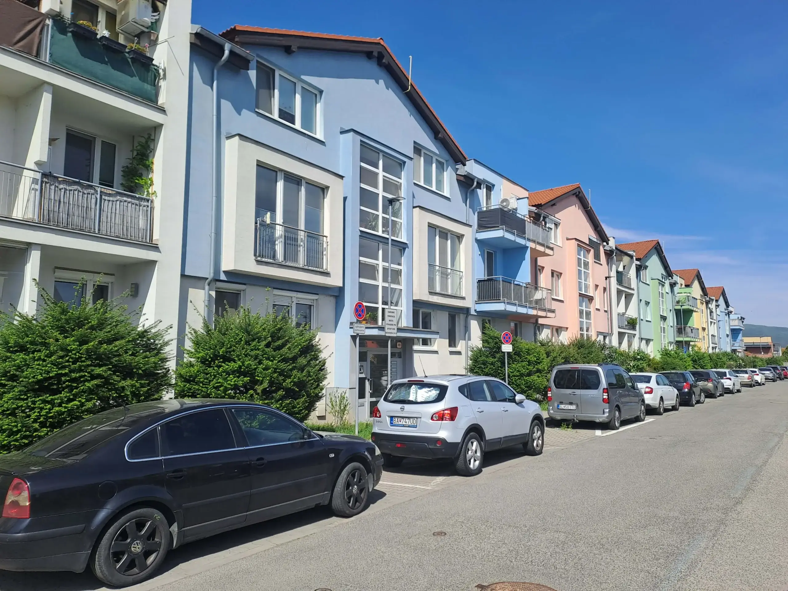 Priestranný 3-izbový byt s veľkou terasou 44m2, úžitková 70,10 m2, Bratislavy – Vajnory-0