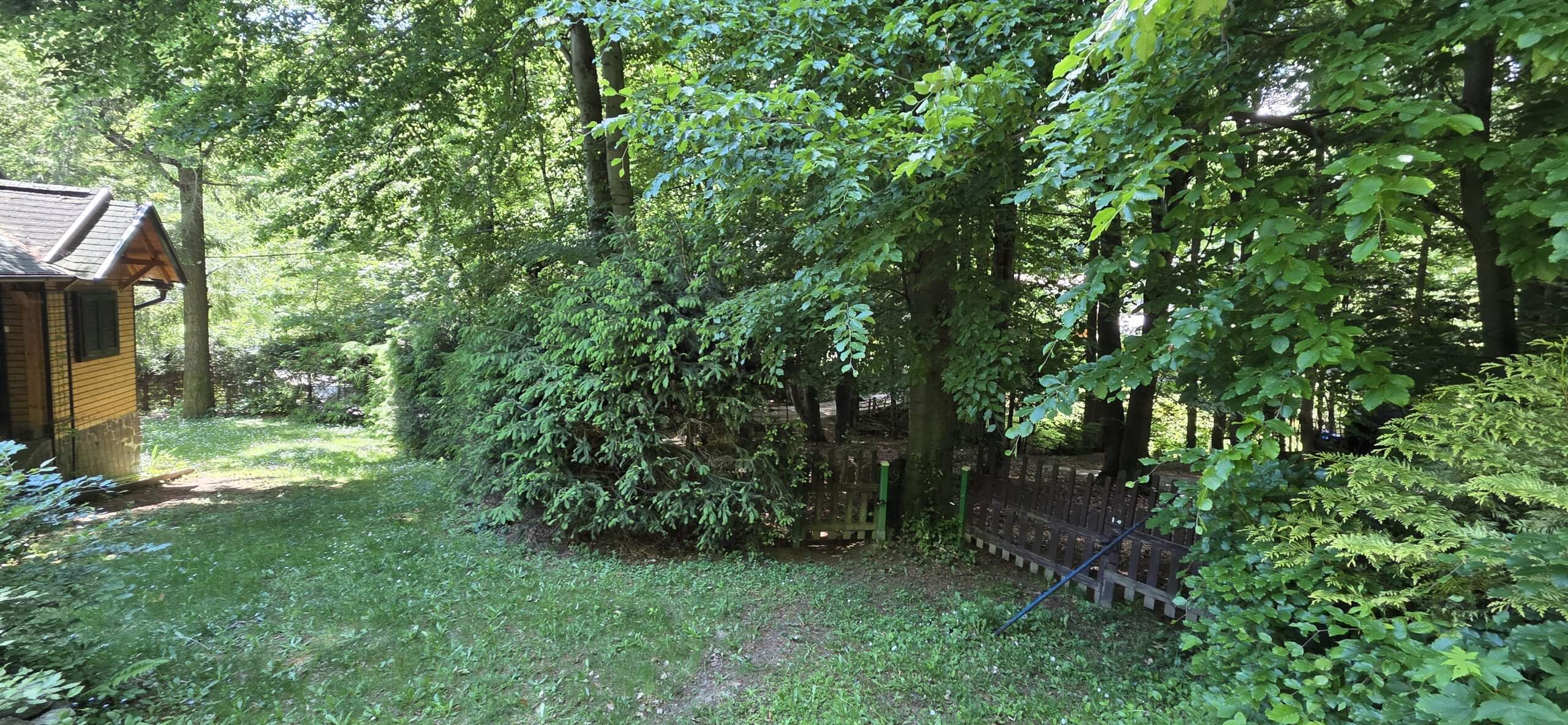 Chata v lese pri Modre, CHKO za Zochovou Chatou, 3 izby, dvojposchodova, úžitková 70m2-55