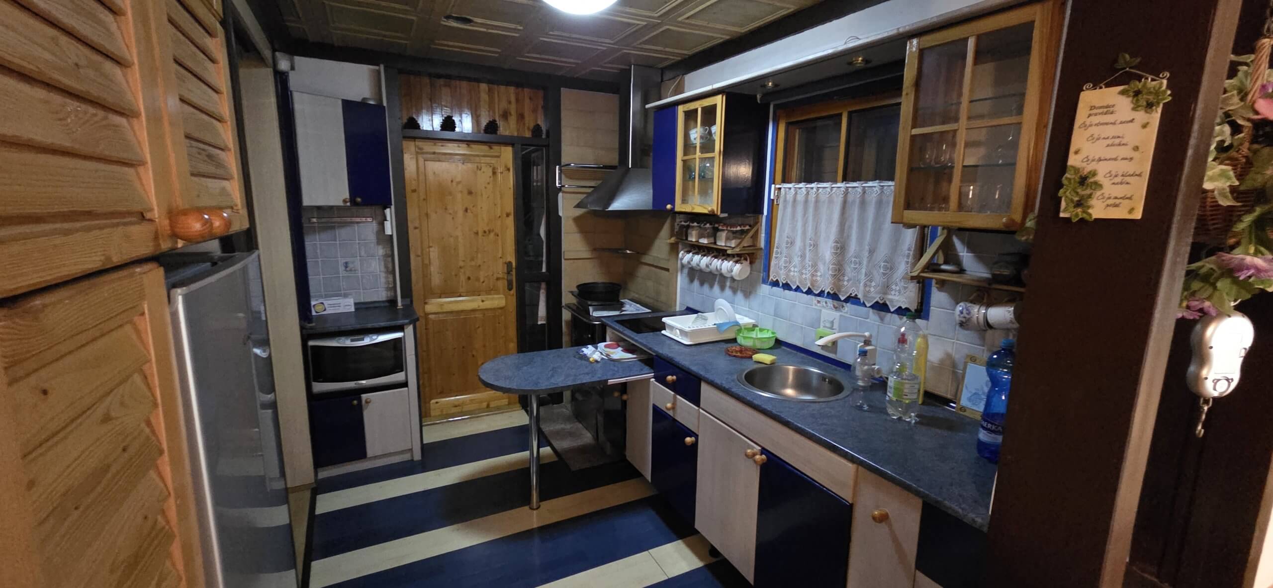 Chata v lese pri Modre, CHKO za Zochovou Chatou, 3 izby, dvojposchodova, úžitková 70m2-47