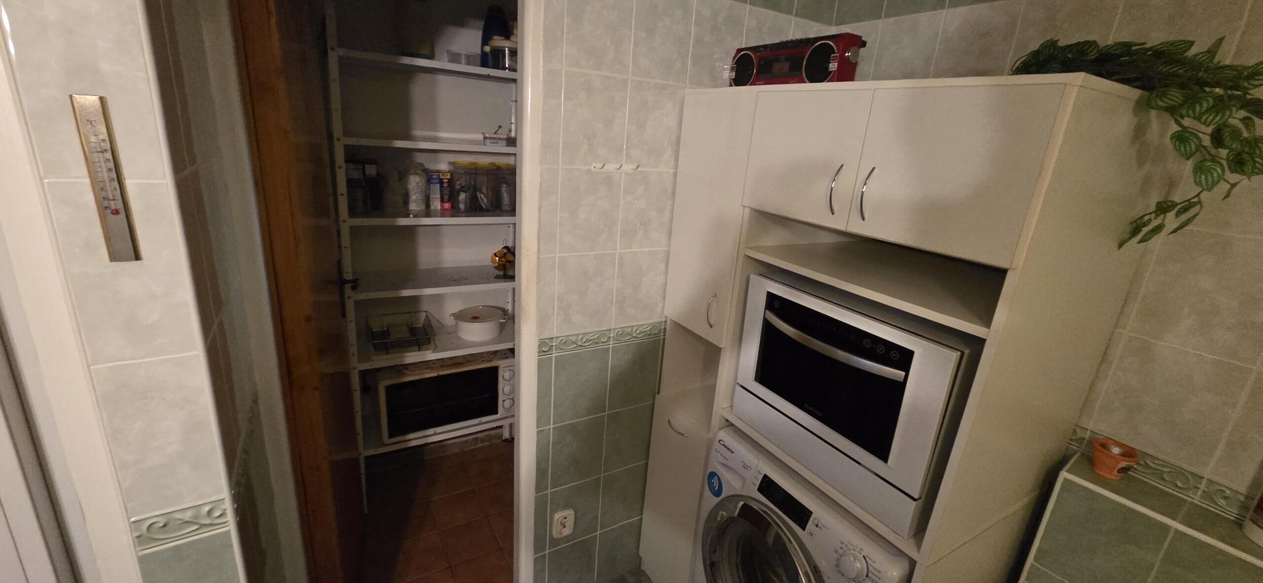 Chata v lese pri Modre, CHKO za Zochovou Chatou, 3 izby, dvojposchodova, úžitková 70m2-42