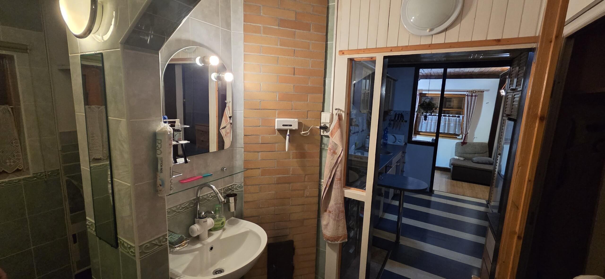 Chata v lese pri Modre, CHKO za Zochovou Chatou, 3 izby, dvojposchodova, úžitková 70m2-40