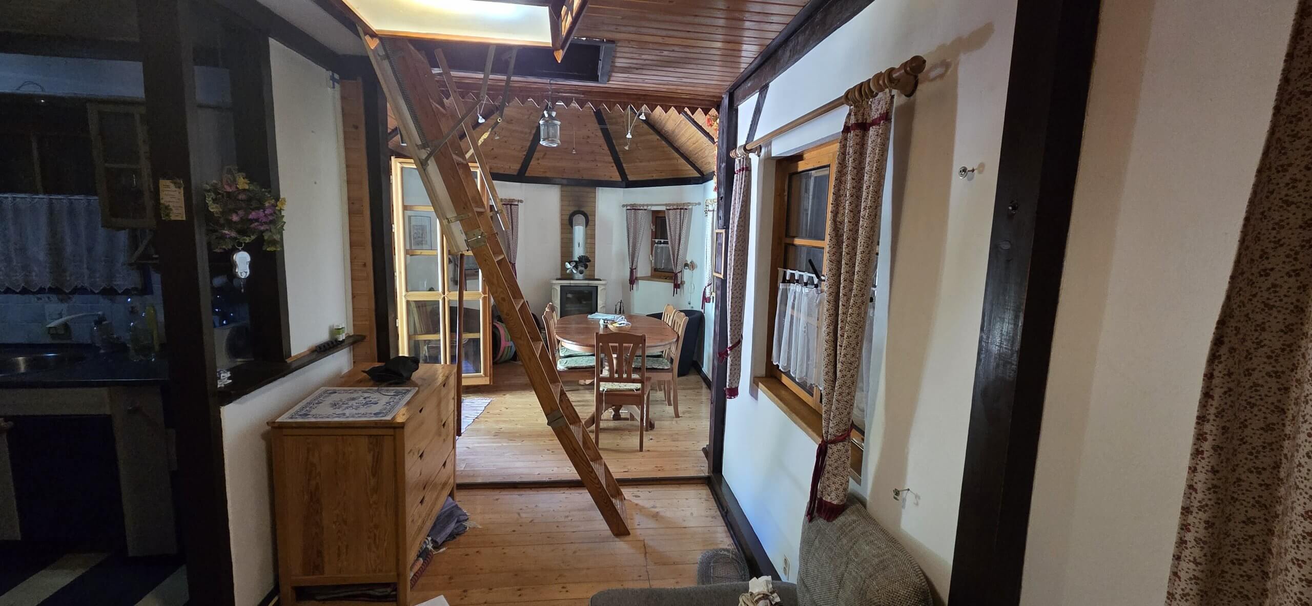Chata v lese pri Modre, CHKO za Zochovou Chatou, 3 izby, dvojposchodova, úžitková 70m2-37