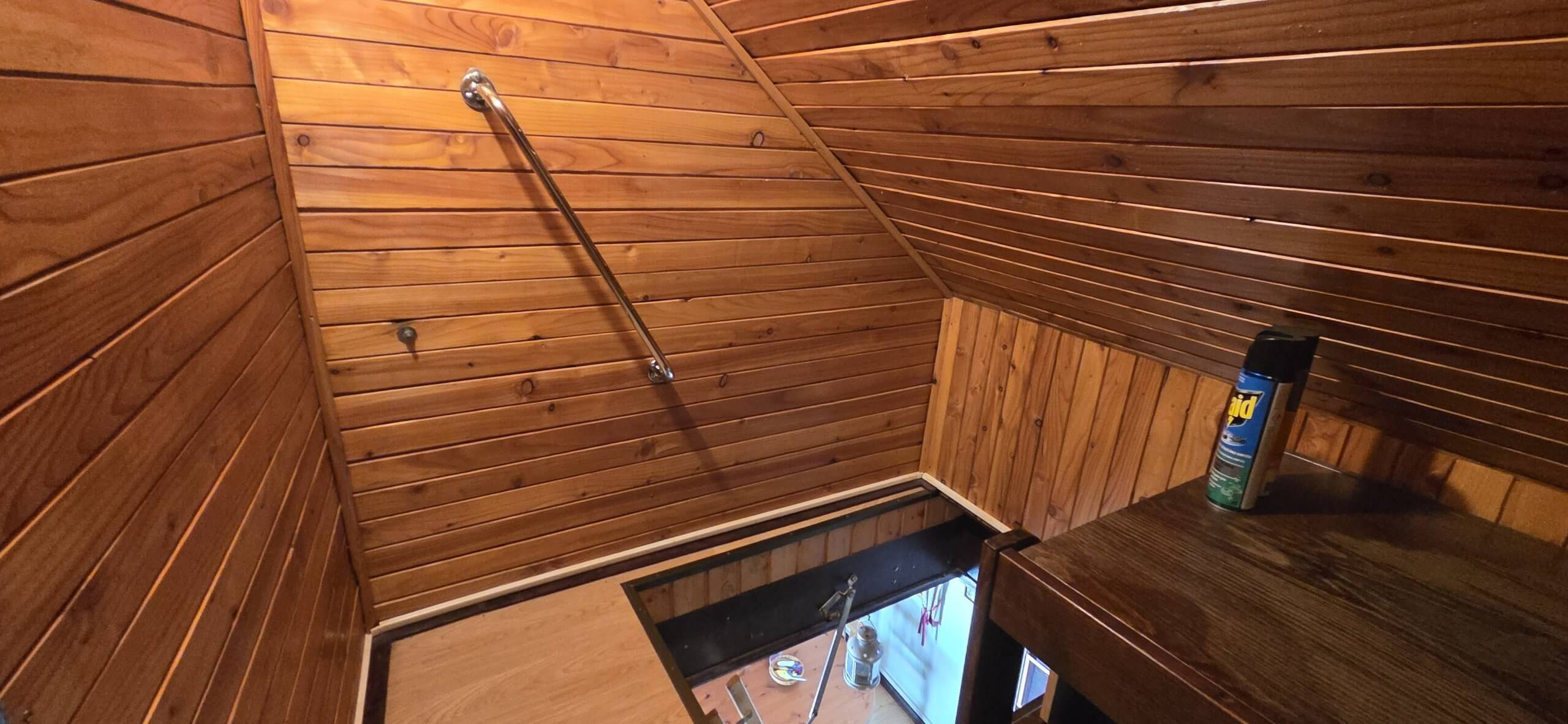 Chata v lese pri Modre, CHKO za Zochovou Chatou, 3 izby, dvojposchodova, úžitková 70m2-35