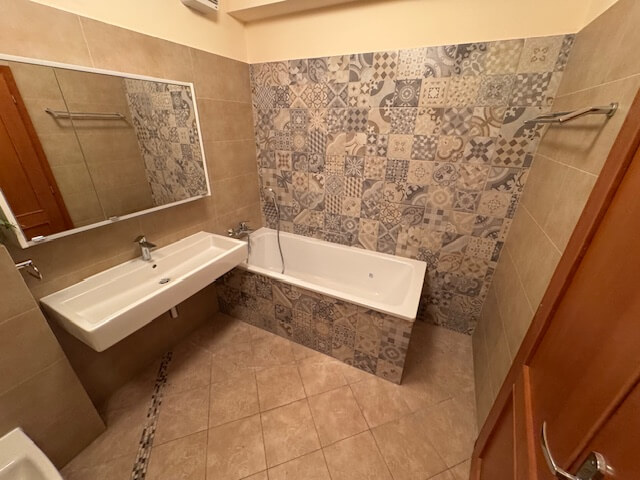 4 izbový, Karadžičová Staré mesto, úžitková 84m2, kobka 5,8m2, 2 balkóny, Kompletne zrekonštruovaný-6