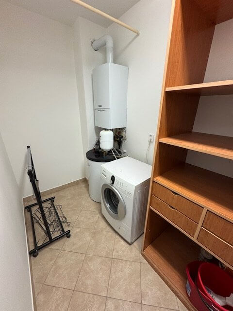 4 izbový, Karadžičová Staré mesto, úžitková 84m2, kobka 5,8m2, 2 balkóny, Kompletne zrekonštruovaný-4
