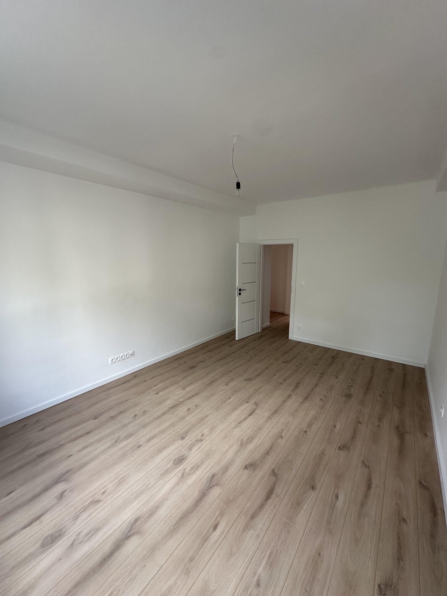 4 izbový byt, kompletne zrekonštruovaný, úžitková 88m2, 2 balkóny, Pivnica 5,9 m2, Krížna 24, Bratislava-8