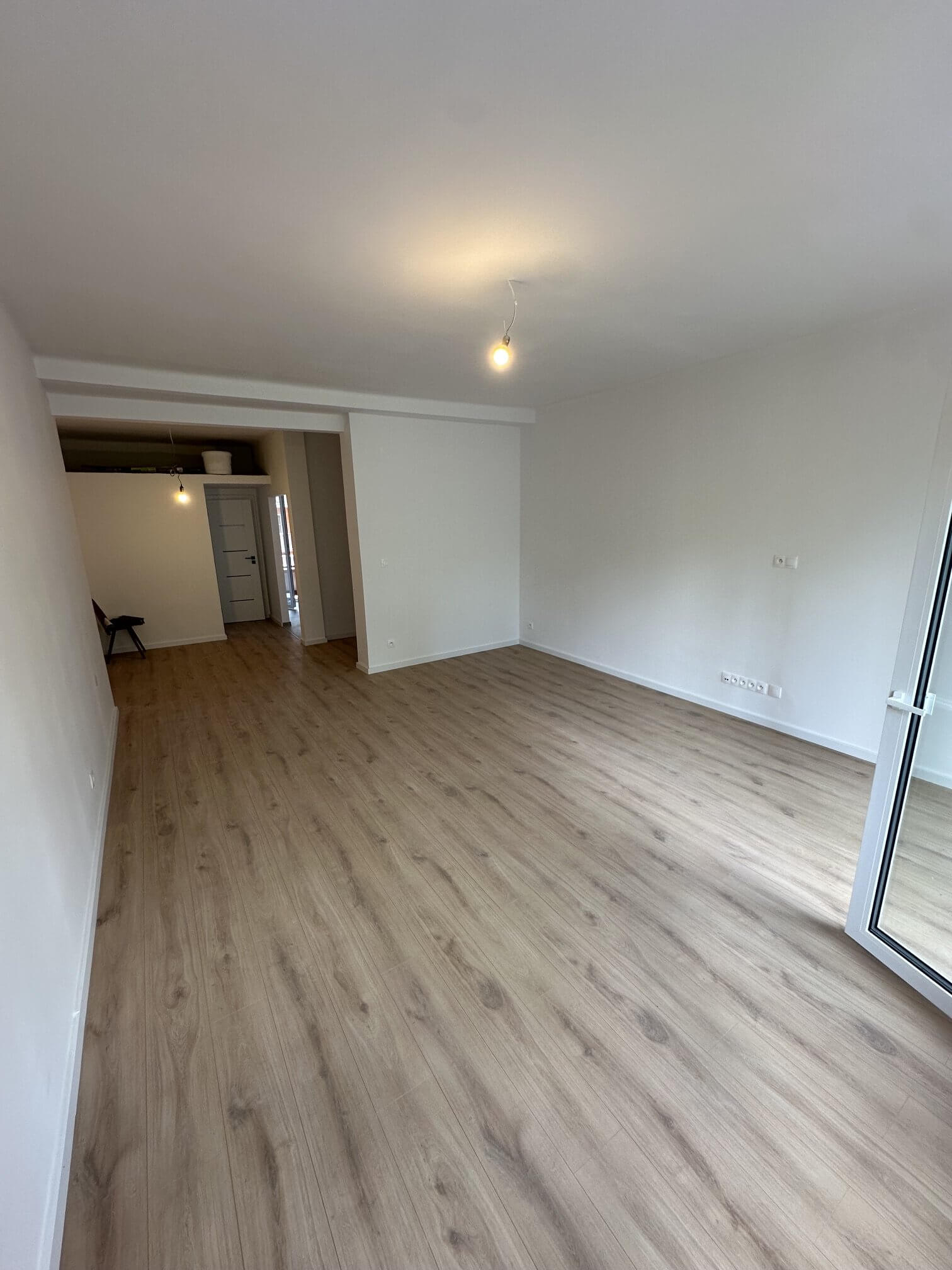 4 izbový byt, kompletne zrekonštruovaný, úžitková 88m2, 2 balkóny, Pivnica 5,9 m2, Krížna 24, Bratislava-7