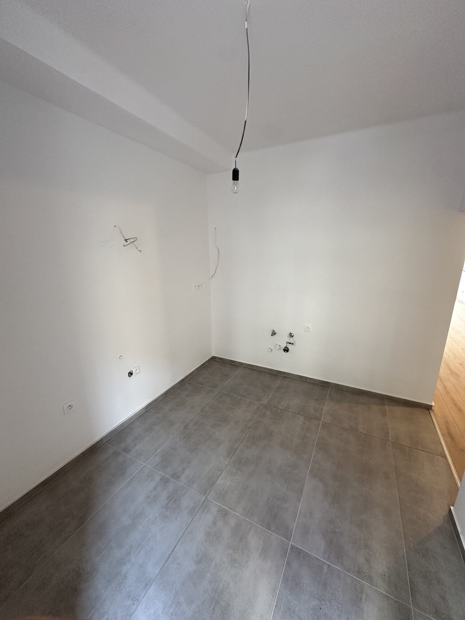 4 izbový byt, kompletne zrekonštruovaný, úžitková 88m2, 2 balkóny, Pivnica 5,9 m2, Krížna 24, Bratislava-6