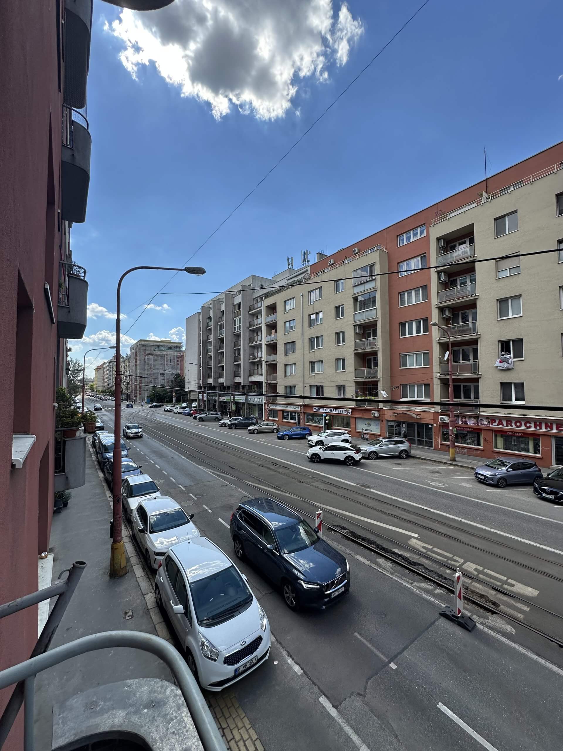 4 izbový byt, kompletne zrekonštruovaný, úžitková 88m2, 2 balkóny, Pivnica 5,9 m2, Krížna 24, Bratislava-15