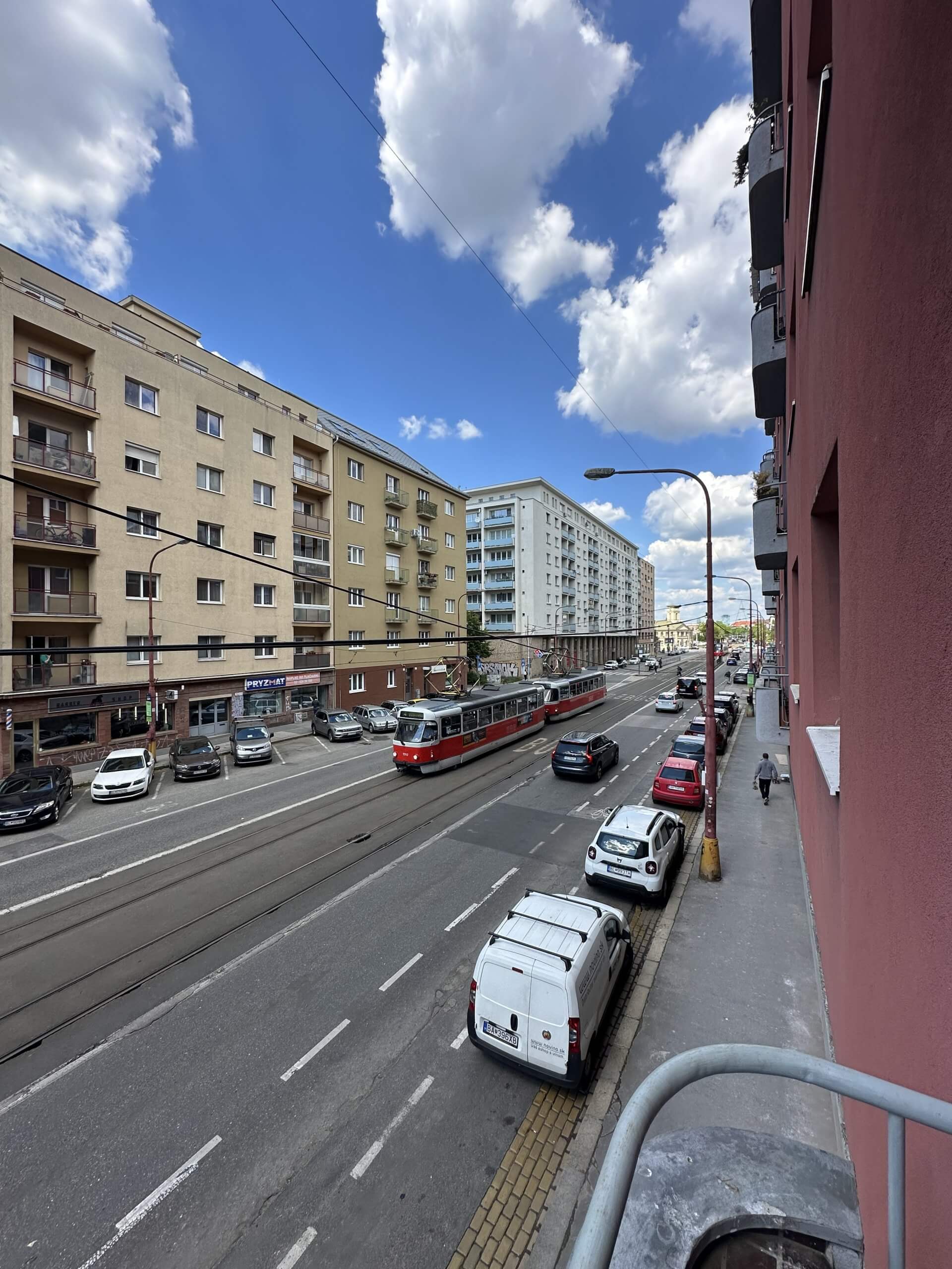 4 izbový byt, kompletne zrekonštruovaný, úžitková 88m2, 2 balkóny, Pivnica 5,9 m2, Krížna 24, Bratislava-16