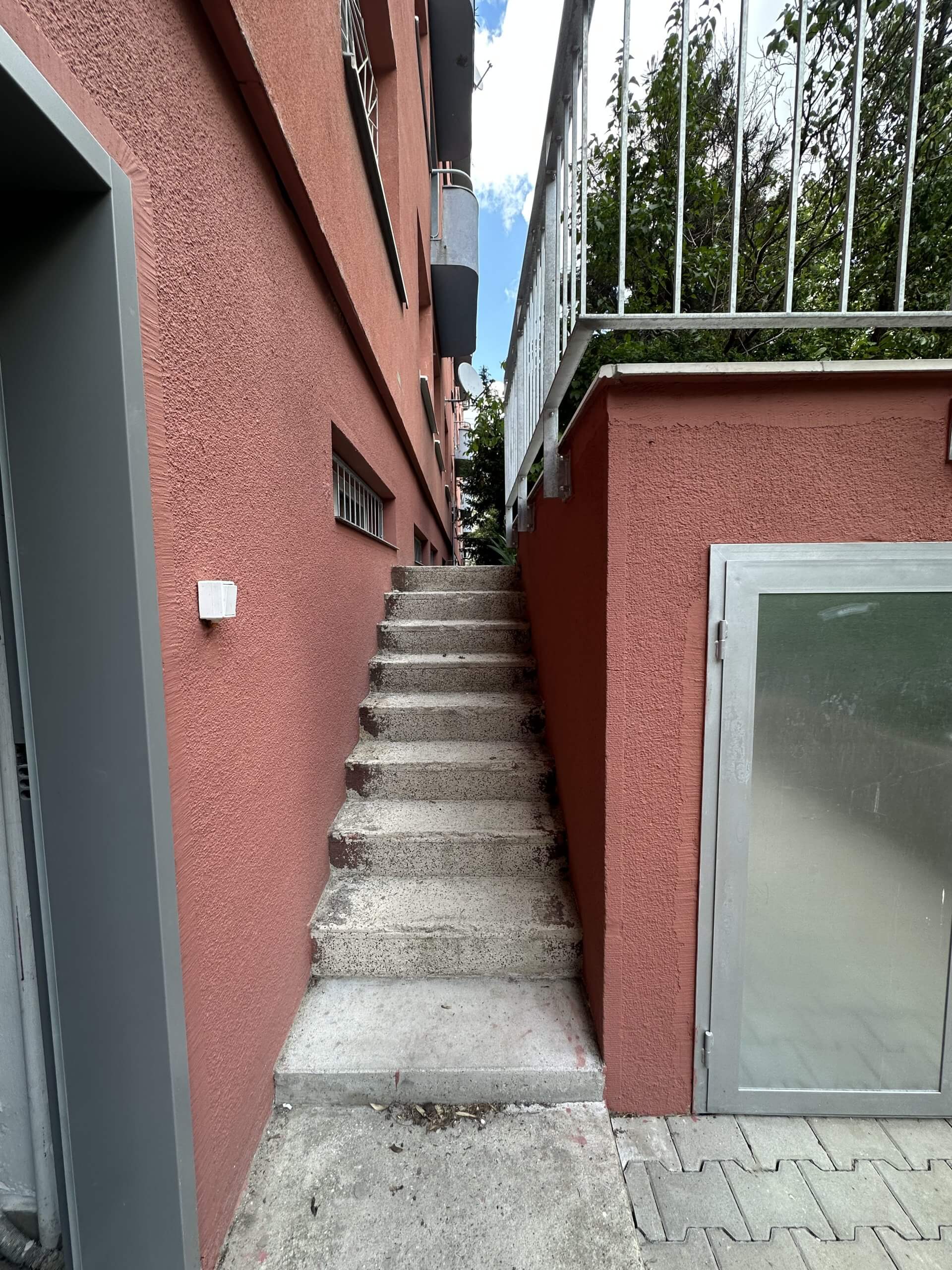 4 izbový byt, kompletne zrekonštruovaný, úžitková 88m2, 2 balkóny, Pivnica 5,9 m2, Krížna 24, Bratislava-19