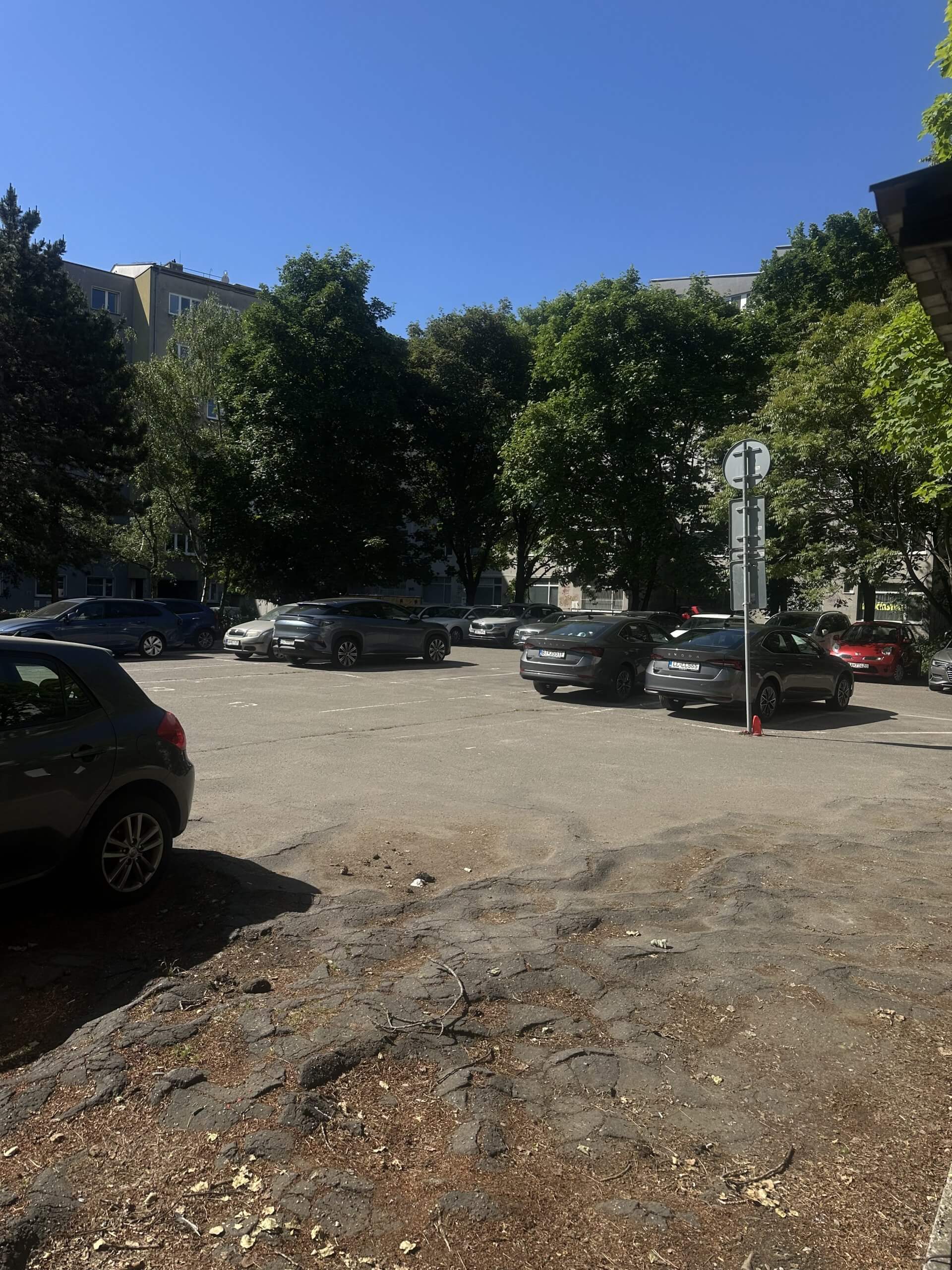4 izbový byt, kompletne zrekonštruovaný, úžitková 88m2, 2 balkóny, Pivnica 5,9 m2, Krížna 24, Bratislava-21