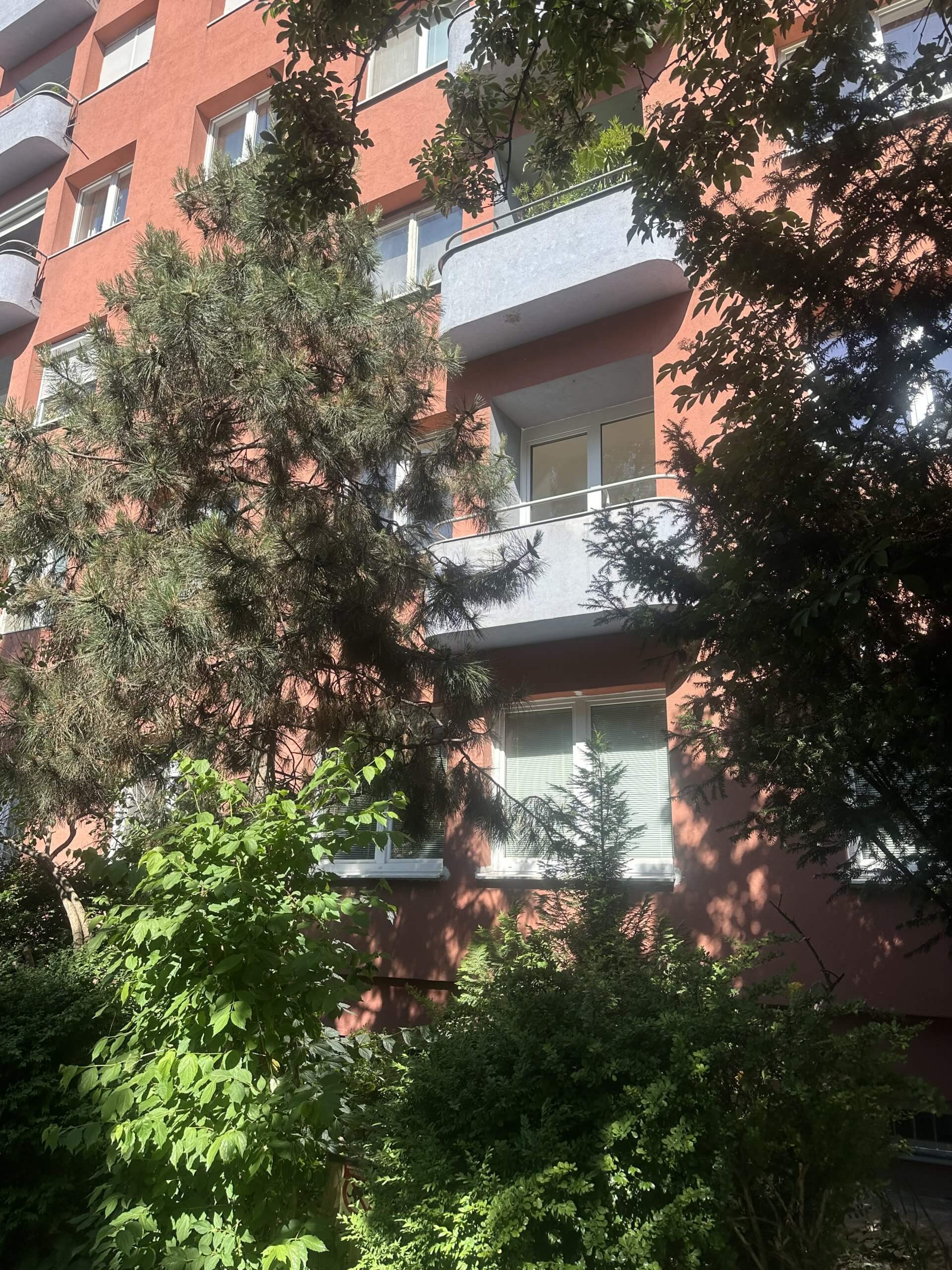 4 izbový byt, kompletne zrekonštruovaný, úžitková 88m2, 2 balkóny, Pivnica 5,9 m2, Krížna 24, Bratislava-2