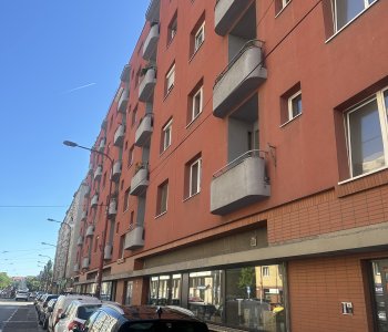 4 izbový byt, kompletne zrekonštruovaný, úžitková 88m2, 2 balkóny, Pivnica 5,9 m2, Krížna 24, Bratislava-1