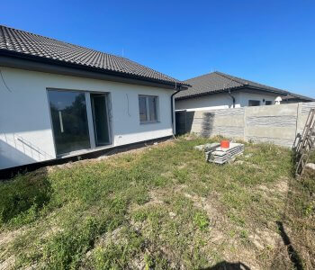 Novostavba 4-izbový rodinný dom v tichej časti Šenkvíc, úžitková 96m2, pozemok 410m2, parkovanie-3