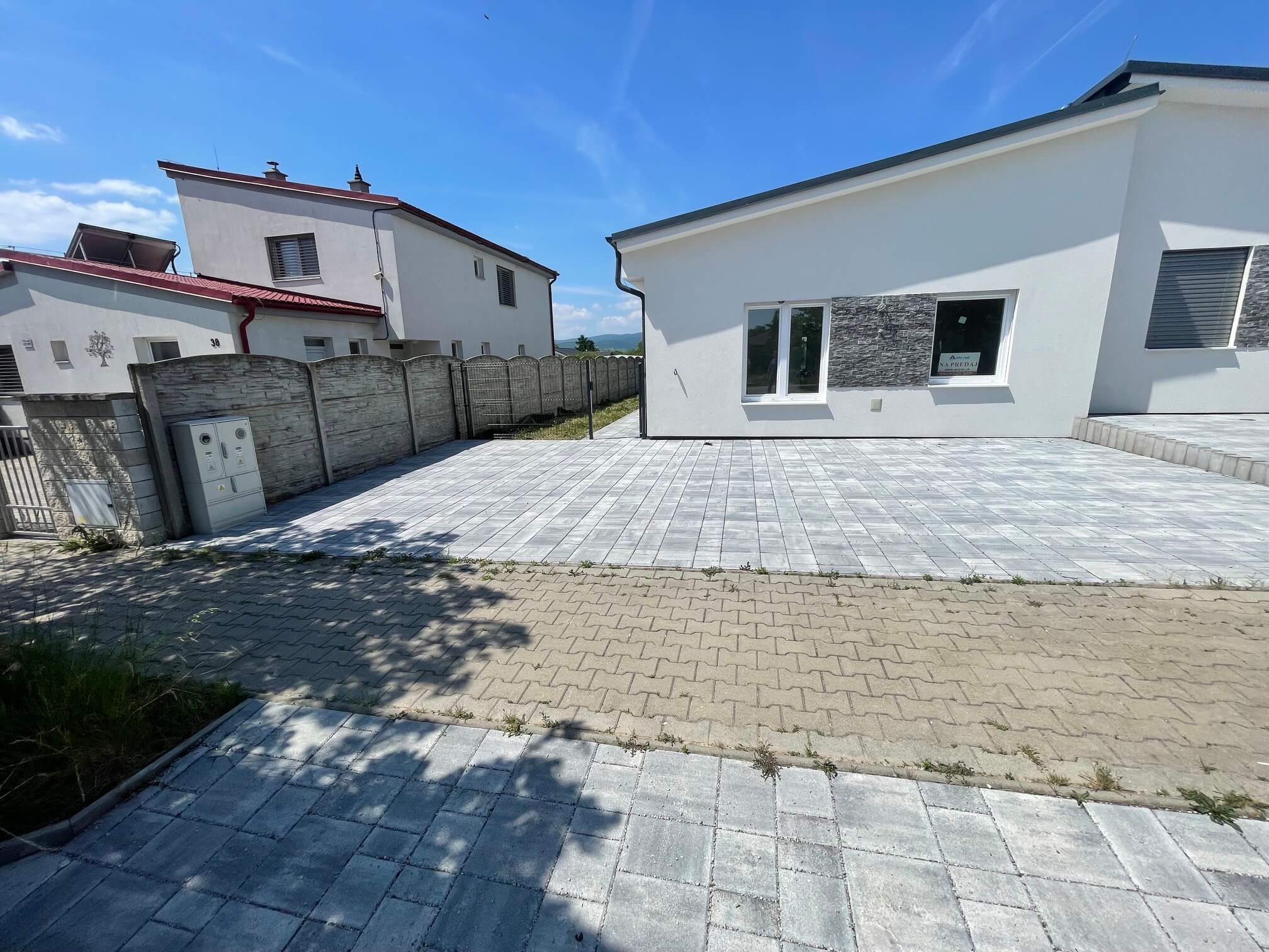 Novostavba 4-izbový rodinný dom, Šenkvice, úžitková 88,25m2, pozemok 400m2, 3 parkovania, výborná dostupnosť do Bratislavy-0