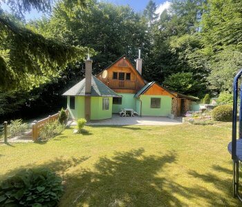 Chata v lese pri Modre, CHKO za Zochovou Chatou, 3 izby, dvojposchodova, úžitková 70m2-1