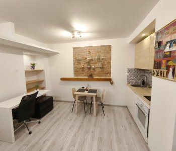 Garsonka, Staré mesto, Námestie 1 Mája,  úžitková 30m2,-0