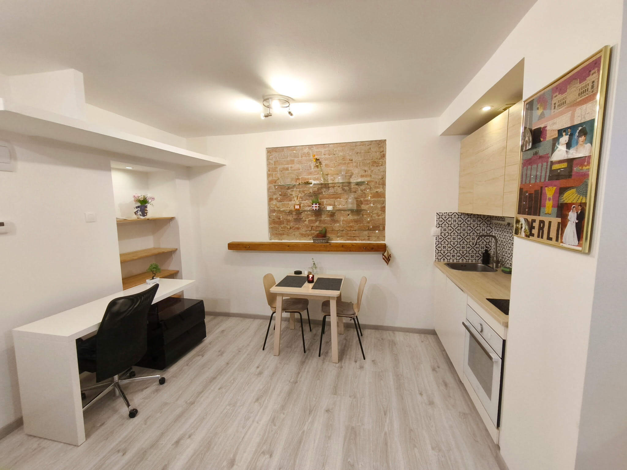 Garsonka, Staré mesto, Námestie 1 Mája,  úžitková 30m2,-0