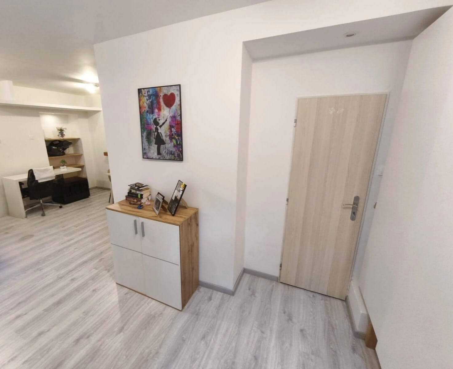 Garsonka, Staré mesto, Námestie 1 Mája,  úžitková 30m2,-1