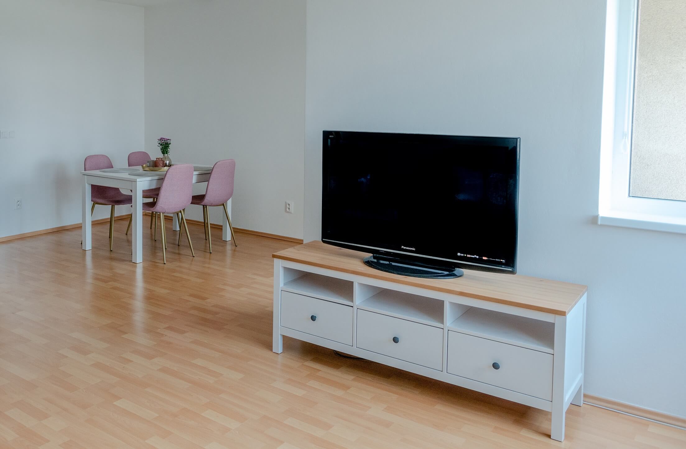Priestranný 4-izbový byt 98m2, s dvoma lodžiami 15,7m2, s výhľadom, Martinengová ulica,  v prestížnej lokalite pri Horskom parku-8