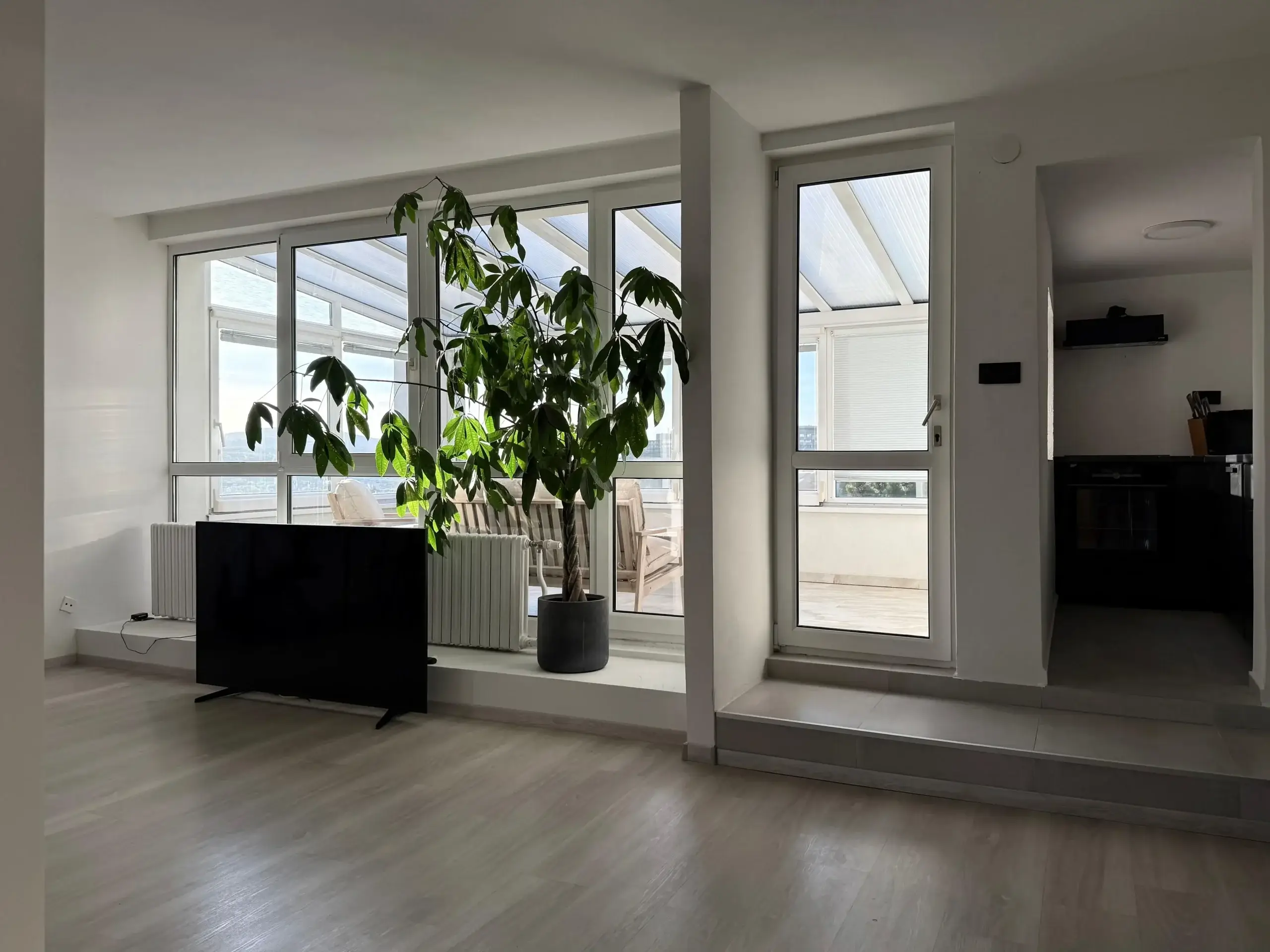 3-izbový byt s terasou po kompletnej rekonštrukcii, úžitková 98 m², Tajovského 1, Bratislava – Staré Mesto-13